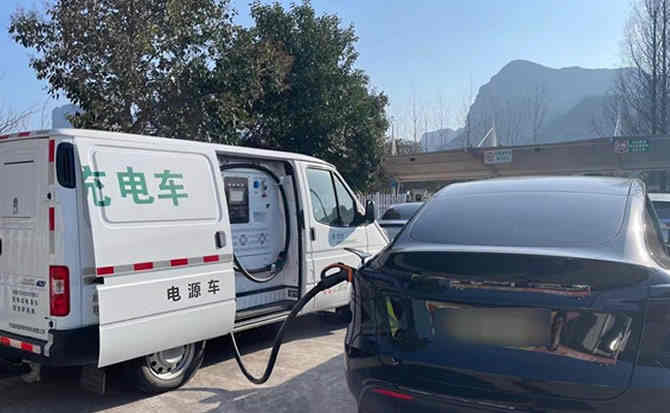 永新汽车搭电